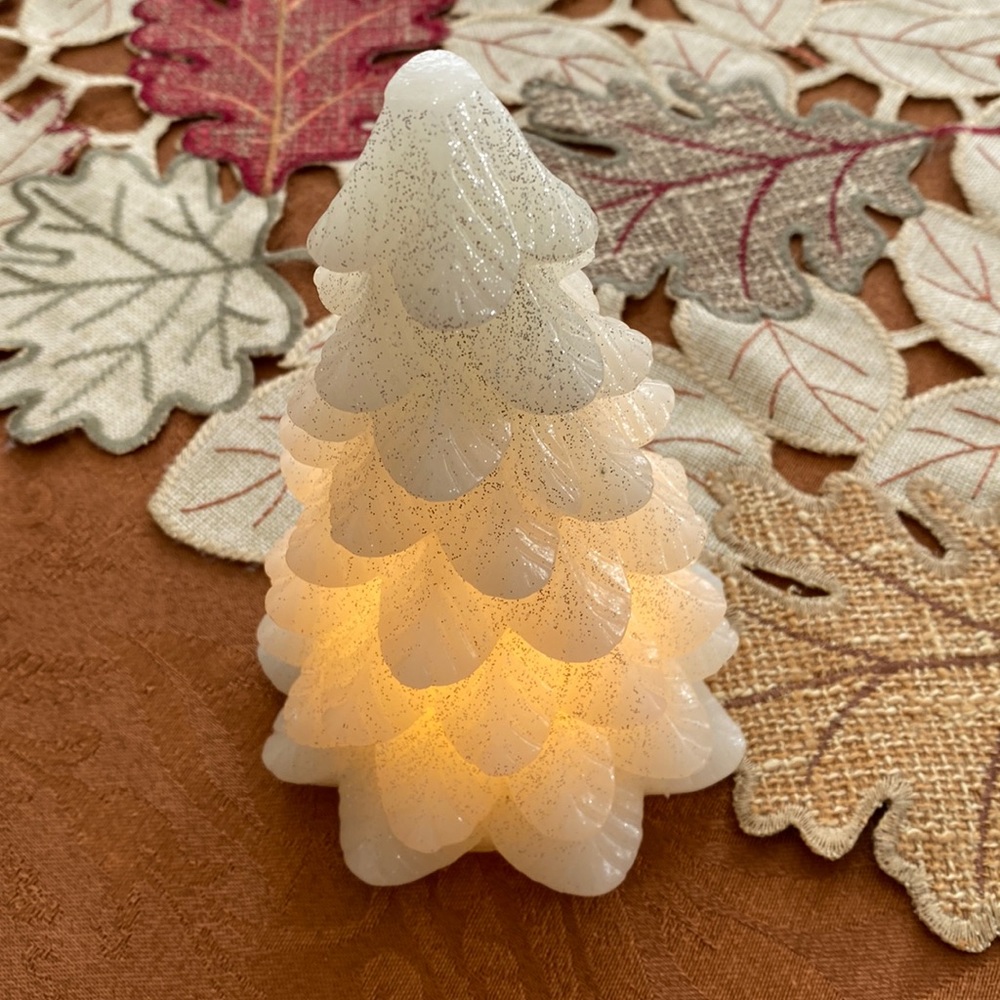 Candle Flameless. Sparkles. Cream color